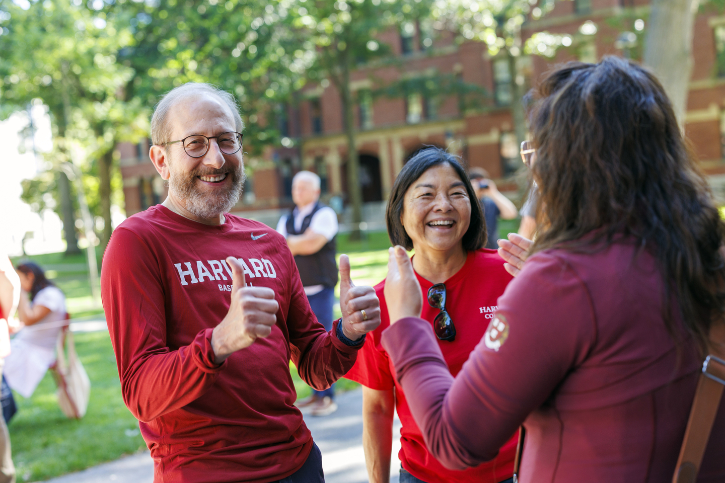 President Garber helping students on move-in day