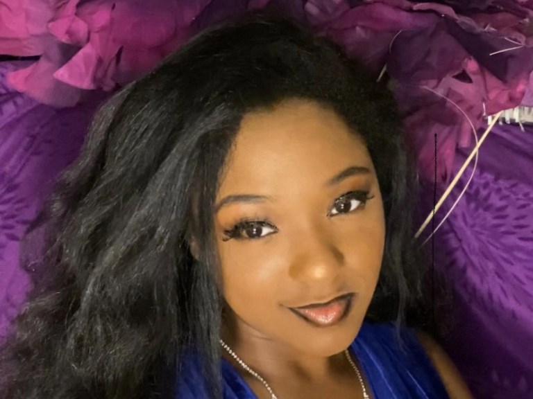 Carrie Mays headshot